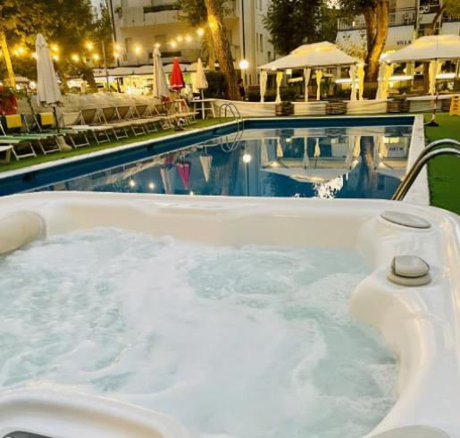 hotelaiglonrimini it piscina-hotel-rimini 007